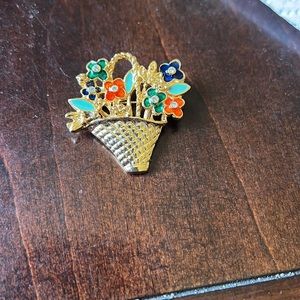 Ladies vintage brooch